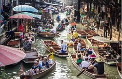 Damnoen Saduak Floating Market